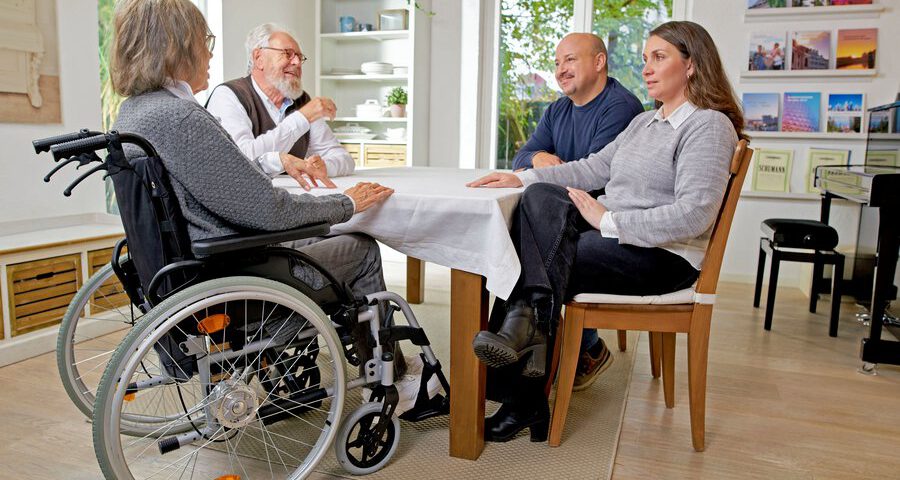 Auch pflegende Angehörige brauchen Auszeiten. Mit dem neuen Gemeinsamen Jahresbetrag lassen sich diese ab Juli flexibler planen. Foto: djd/compass private pflegeberatung